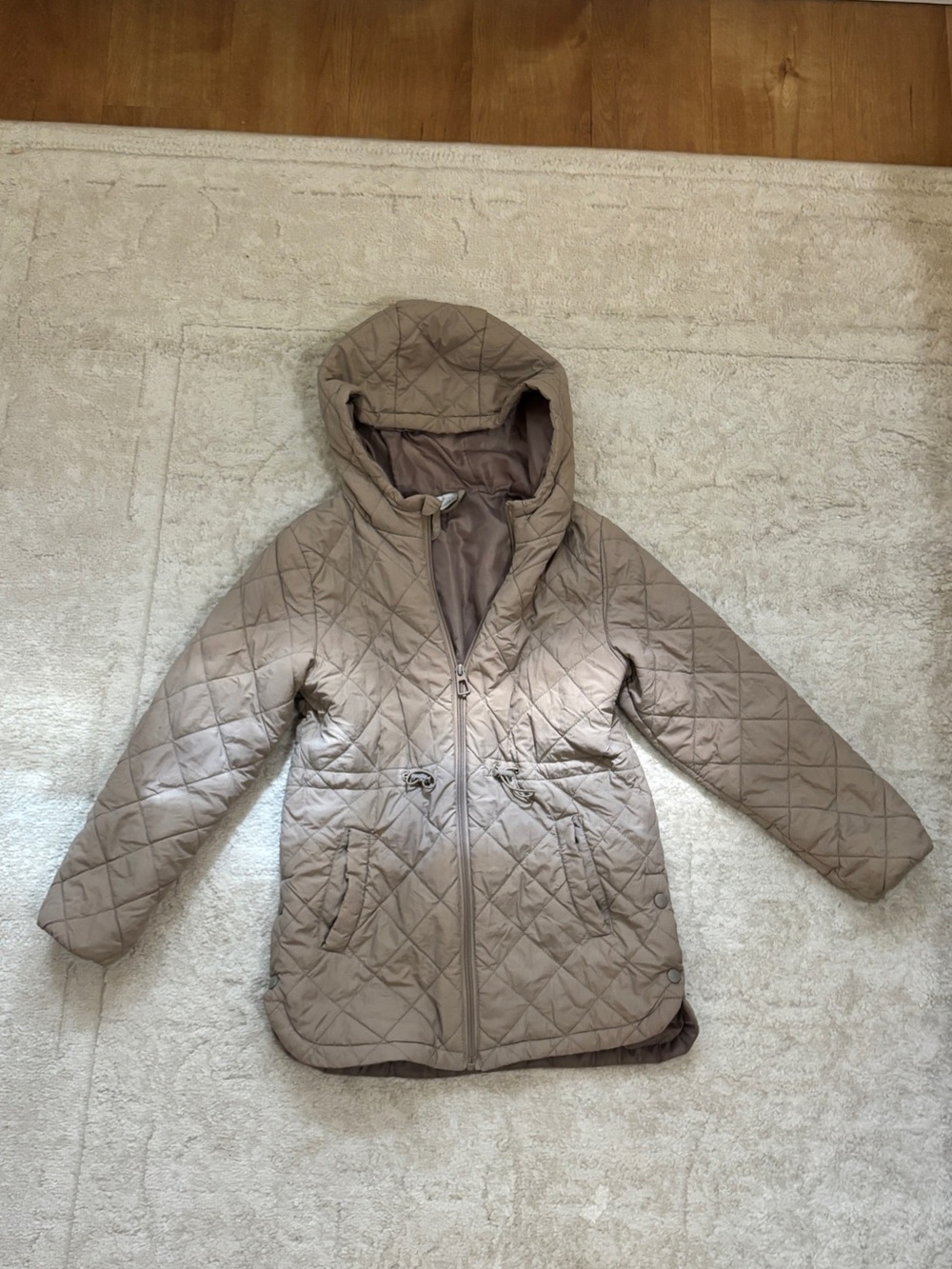 Girls Quilted Hooded Puffer Jacket in Taupe